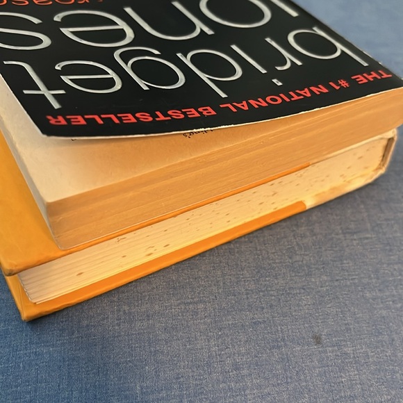 Bridget Jones The Edge Of Reason & Bridget Jones’s Diary Books - Picture 9 of 10